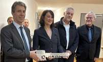 v. l. n. r. Anstaltsleiter Frank Grotjohann; Justizministerin Jacqueline Bernhardt; Stefan Wenzl, Leiter Abteilung 4 Staatshochbau beim Finanzministerium; Jens Rott Leiter des SBL Neubrandenburg bei der Schlüsselübergabe © 2025 SBL Neubrandenburg