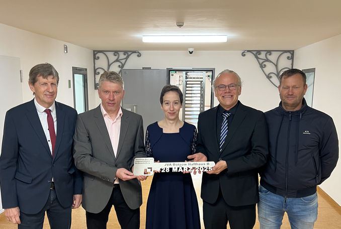 Das Projektteam des SBL Neubrandenburg v.l.n.r.: Eckhard Hintz, Projektleiter Niels Albrecht, Maria Schuhart, Leiter SBL NB Jens Rott und Rico Labudda. © 2025 Finanzministerium M-V