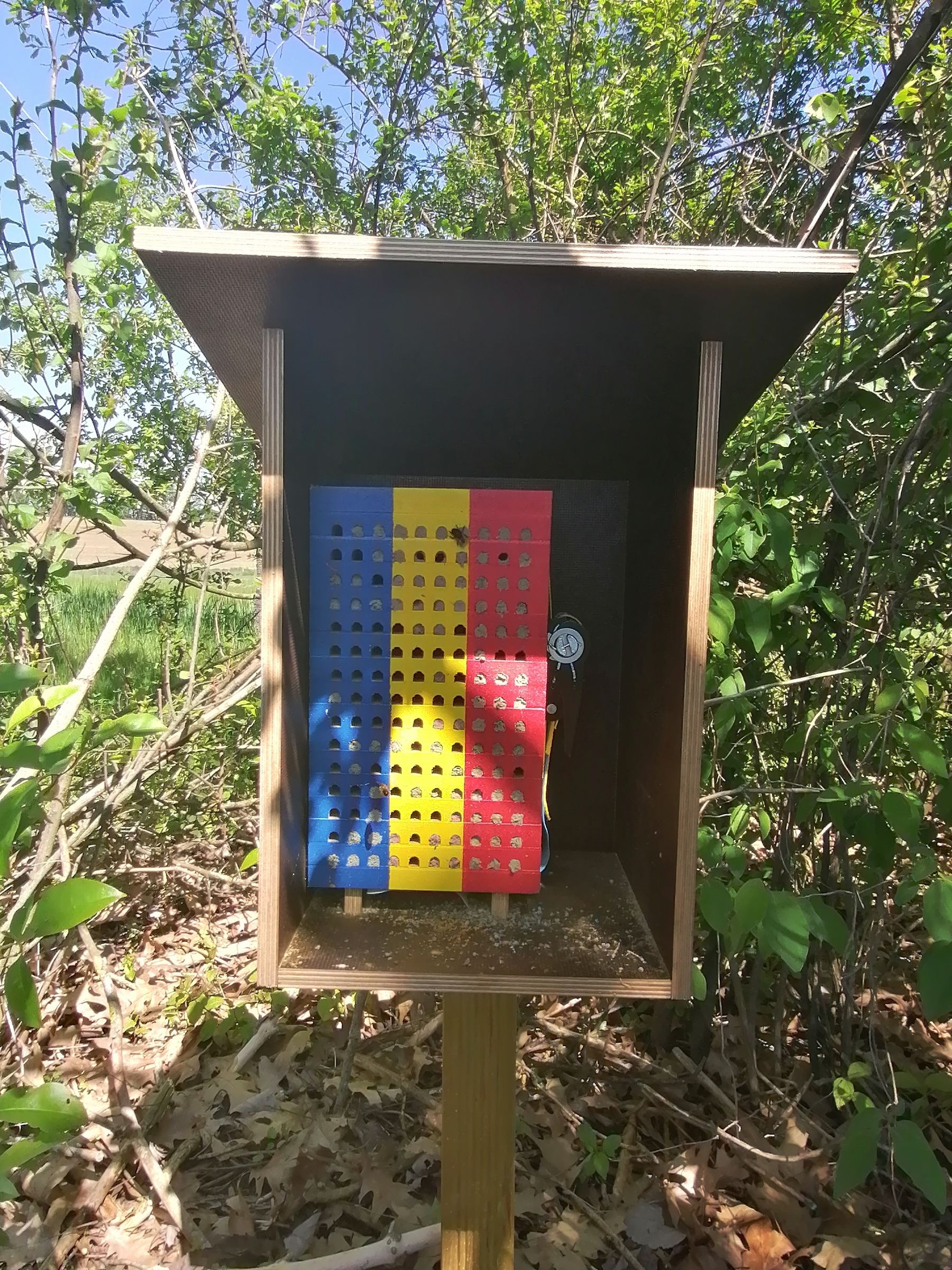 Wildbienenhotel zur Förderung der Artenvielfalt.jpg