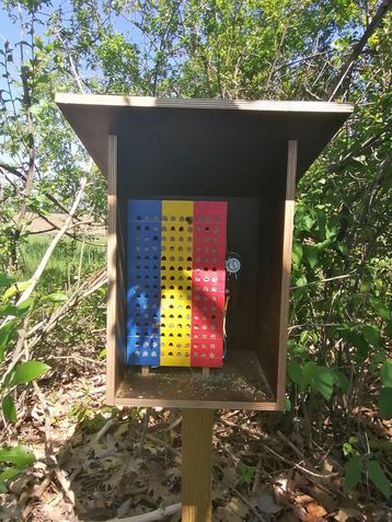 Wildbienenhotel zur Förderung der Artenvielfalt.jpg