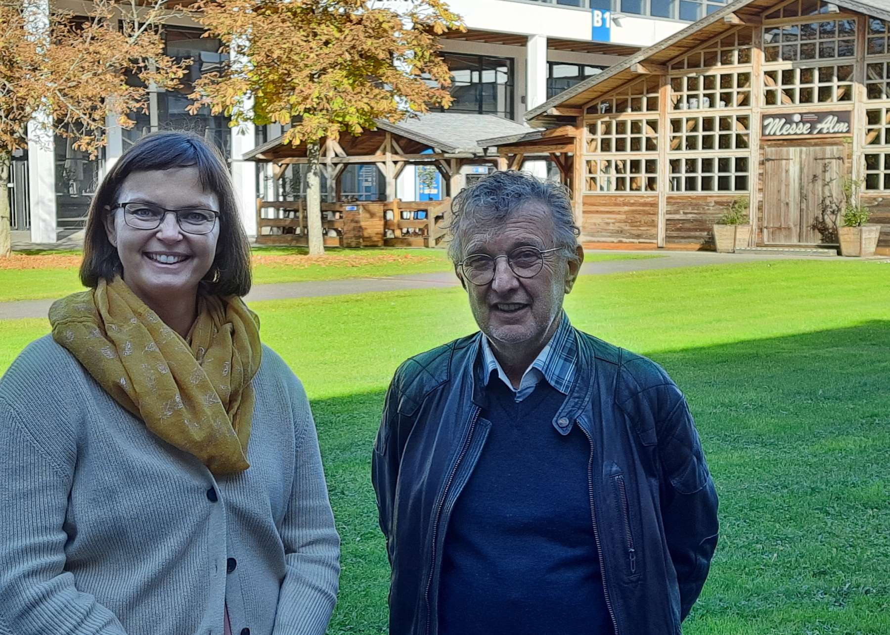 Kontakte knüpfen mit Gästen.jpg