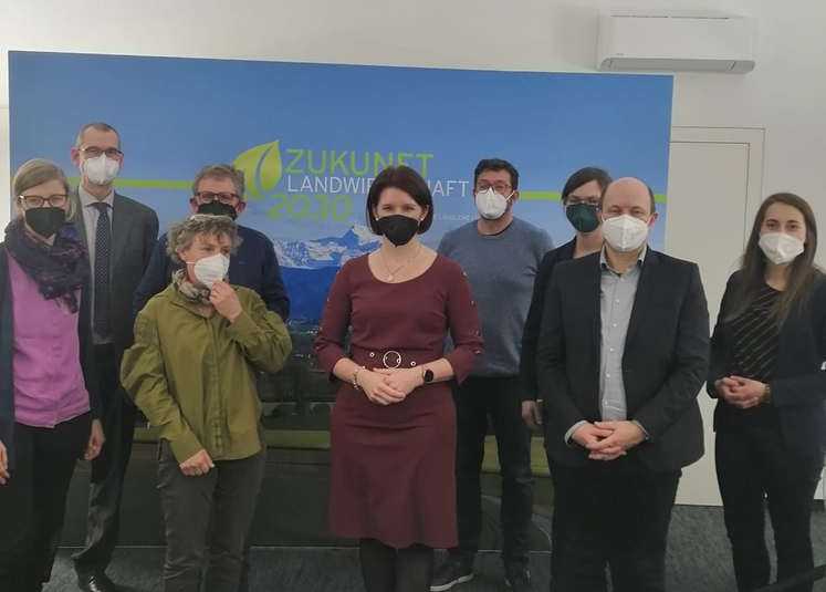 v.l.n.r.: DI Melanie HASLAUER, HR Dr. Bernhard BÜSSER, Ingrid SCHMARANZER, Heinrich WAHLMÜLLER, Landesrätin Michaela LANGER-WENINGER, Mag. Christoph HASLAUER, Mag. Elisabeth LANZER, Dipl. Ing. Hermann WAHLMÜLLER, Stefanie PAYRLEITNER, BEd.