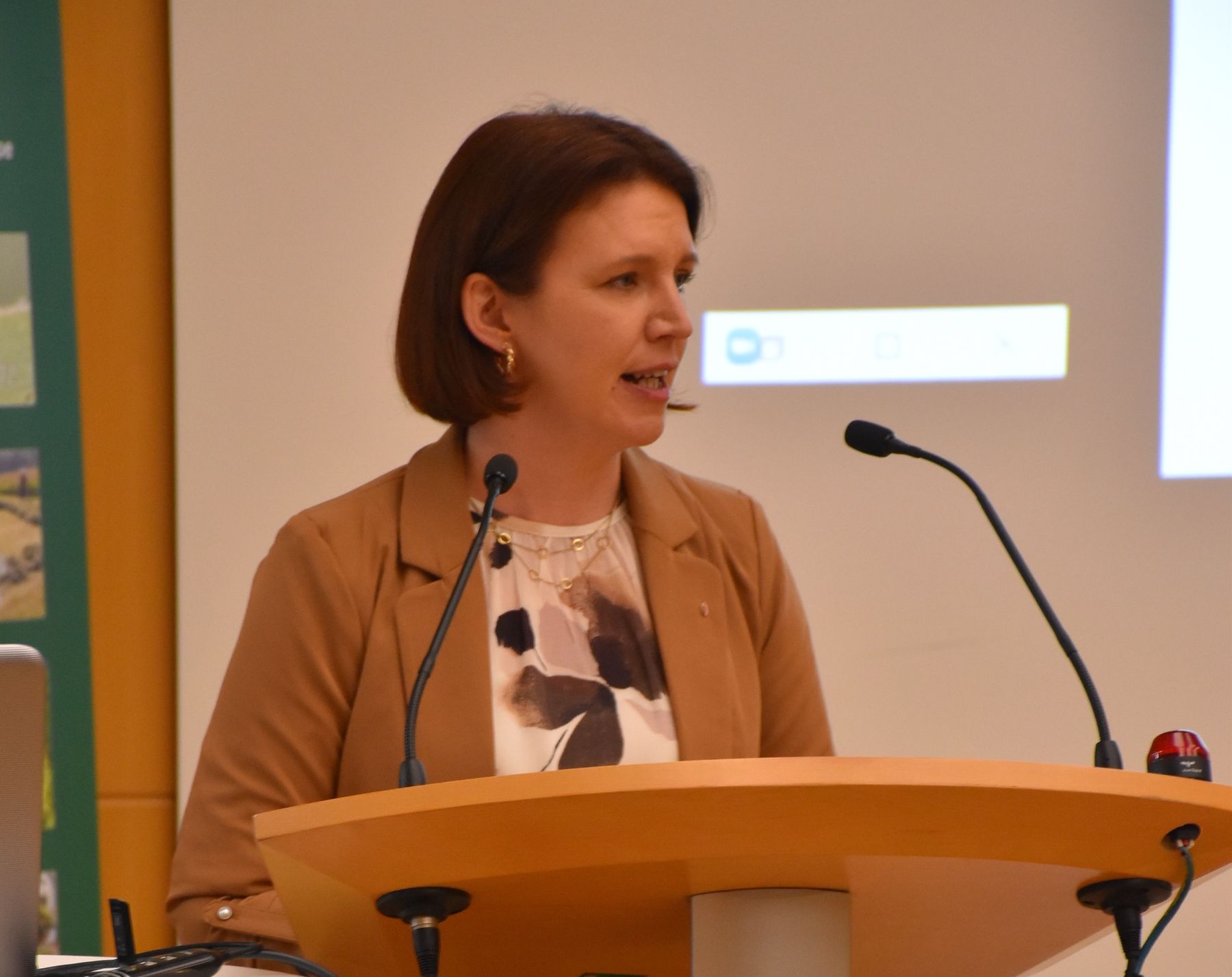 Agrar-Landesrätin Michaela Langer-Weninger.jpg