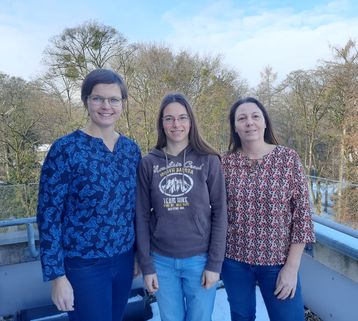Elisabeth Lanzer, Christina Siegl, Sarah Buchecker (c) Bienezentrum OÖ.jpg