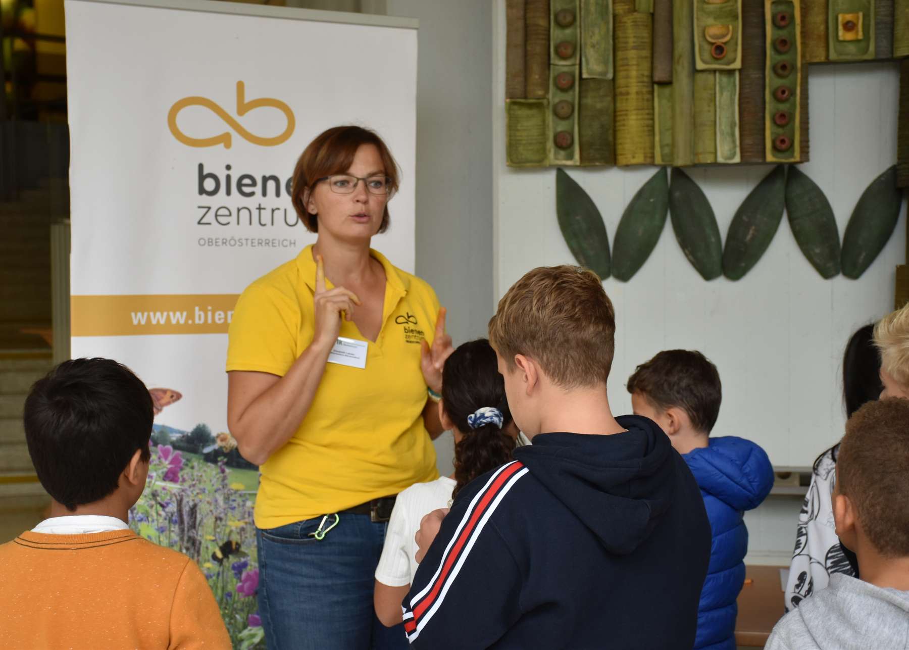 Elisabeth erklärt.jpg