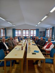 Arbeitsgruppe zur Vespa velutina in OÖ.jpg