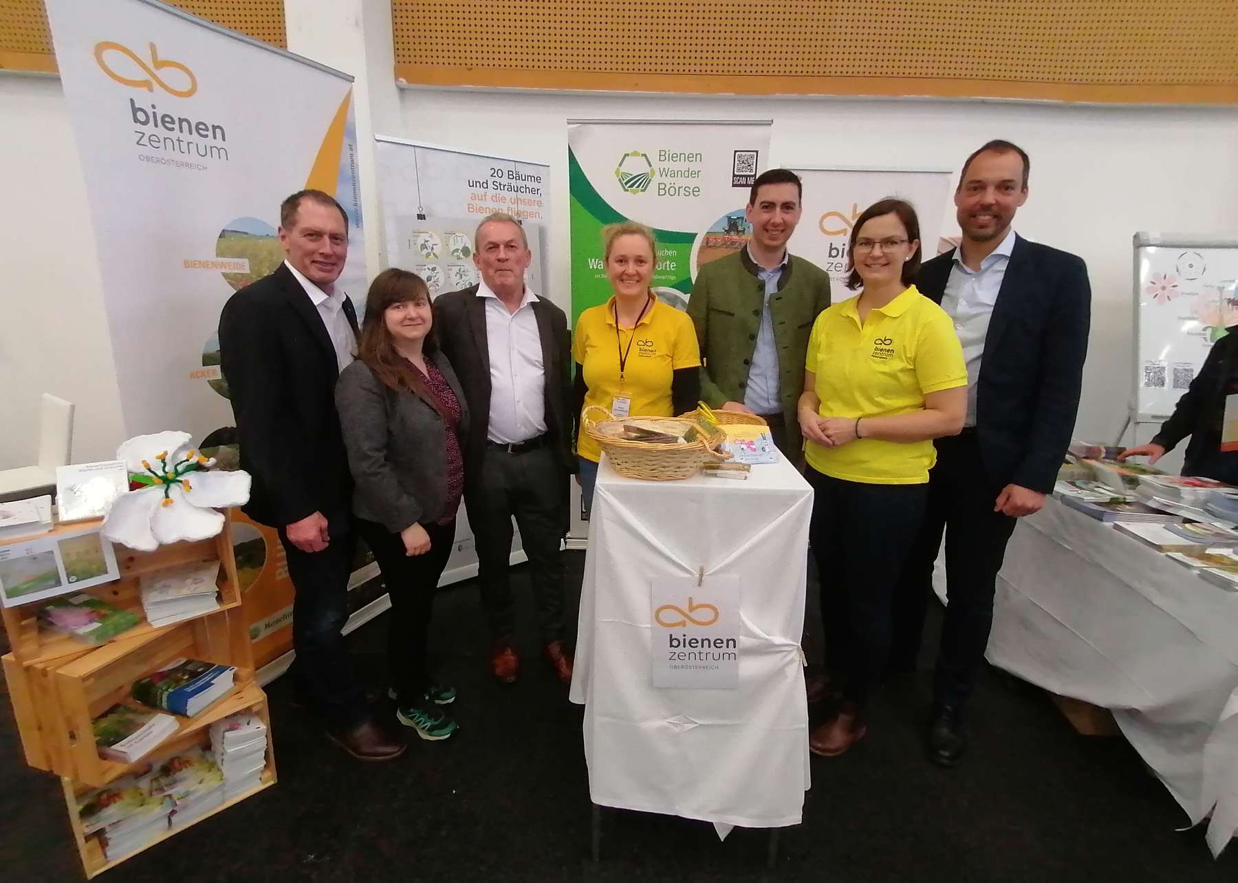 v.r.n.l. Josef Moosbrugger, Kerstin Seitz, Wolfgang Pointecker, Petra Haslgrübler, Alex Bernhuber, Elisabeth Lanzer, Klaus Lindinger .jpg