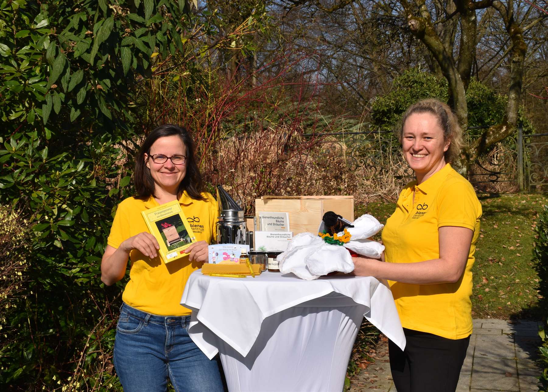 Heute am Weltfrauentag holen wir die Imkerinnen vor den Vorhang. .jpg