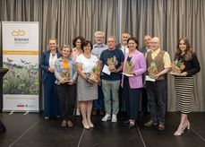 Abschlussfoto mit LR Langer-Weninger, Referenten und Ehrengäste.jpg