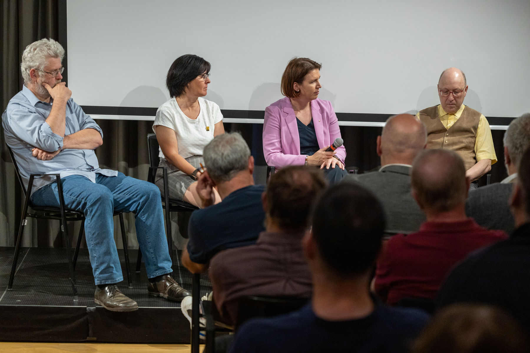 Podiumsdiskussion mit LR Langer-Weninger, den Referenten und GF Strutz-Winkler