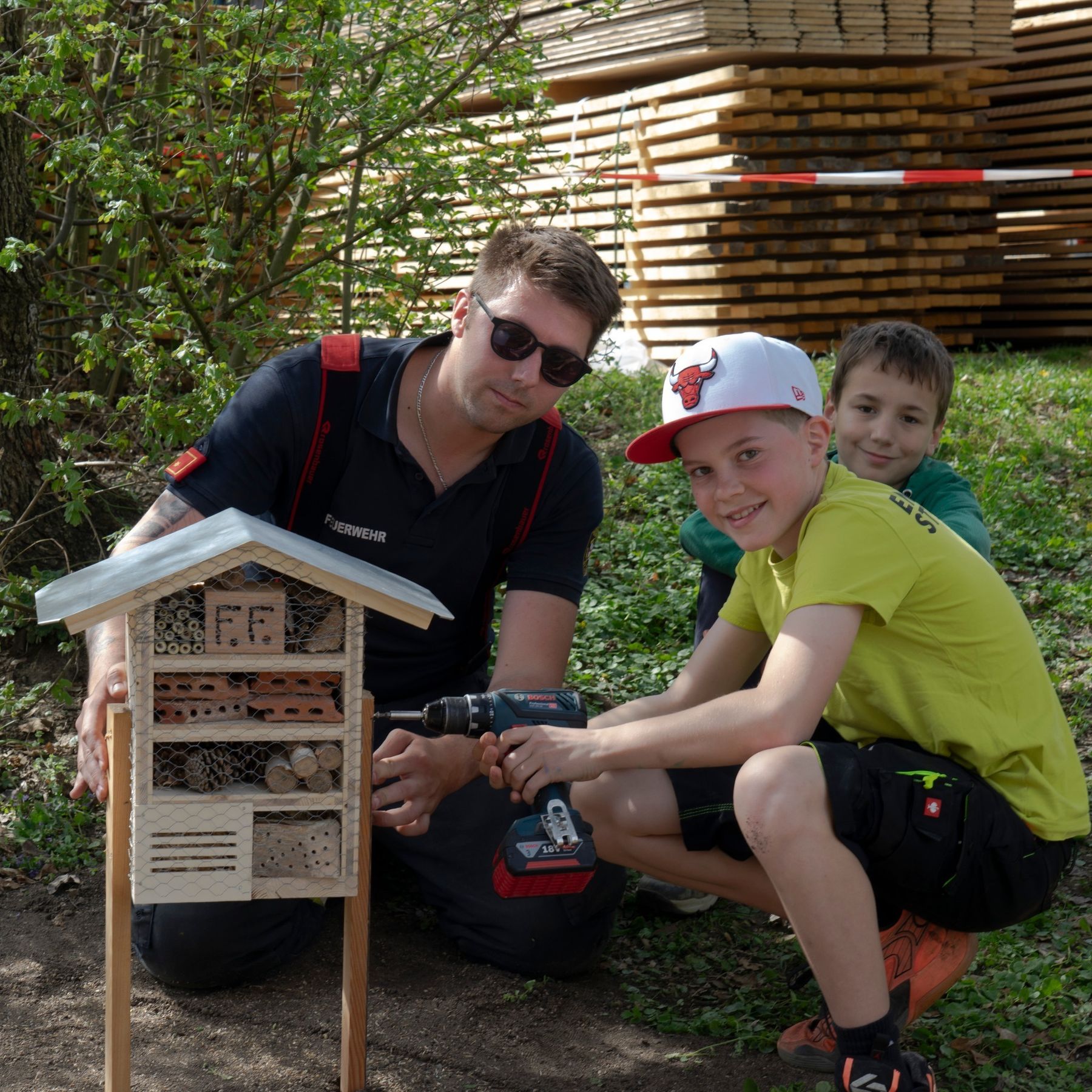 Nisthilfenbau durch die Feuerwehrjugend St. Florian Markt .jpg