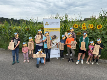 Beim Ferienprogramm in Pregarten durften die Kinder gemeinsam mit Imker Insektenhotels bauen. .png
