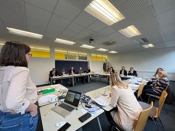 Präsentation des Arbeitsberichts 2025 bei der 13. Fachbeiratssitzung. © Bienenzentrum OÖ