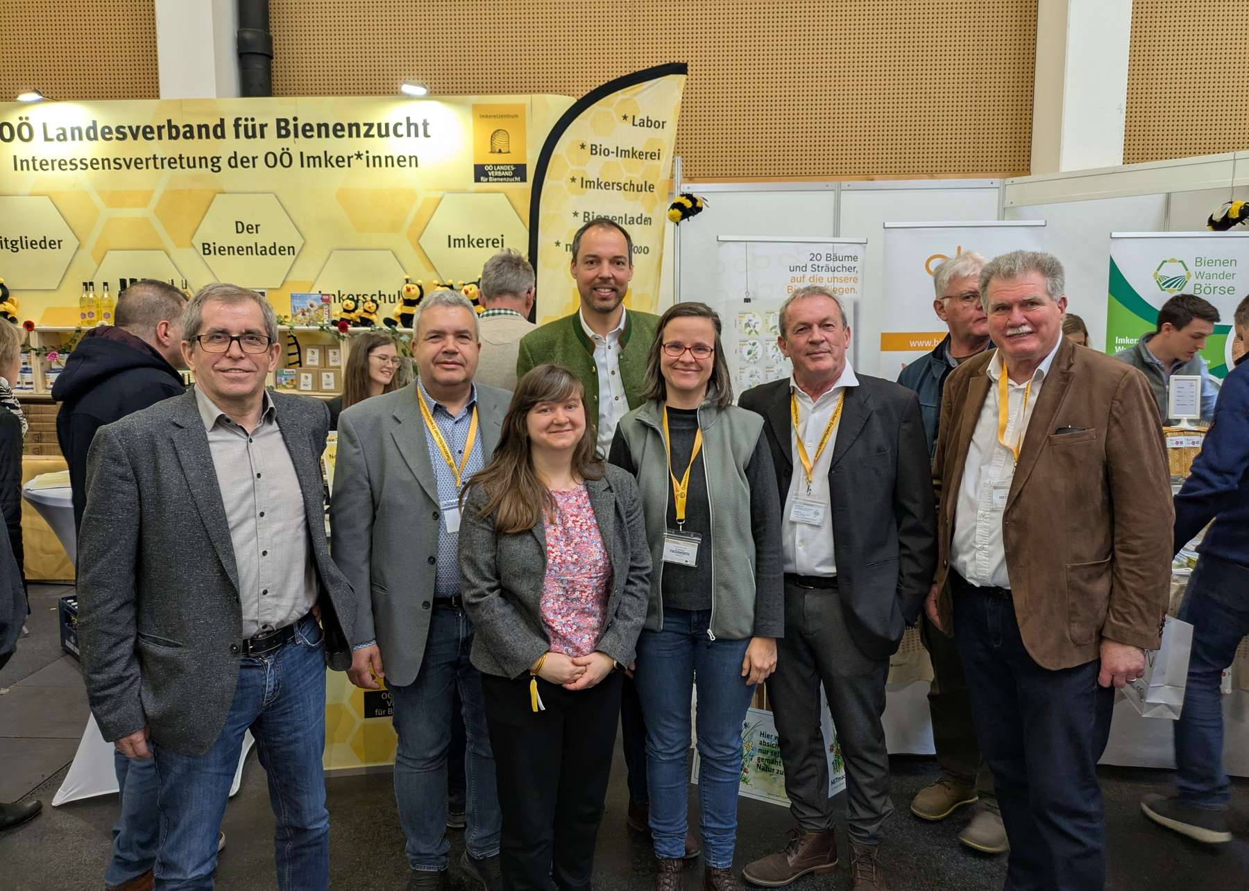 V.l.n.r.: Josef Mayr, Matthias Lentsch, Kerstin Seitz, Klaus Lindinger, Theresa Frühwirth, Wolfgang Pointecker,, Reinhard Hetzenauer © Bienenzentrum OÖ