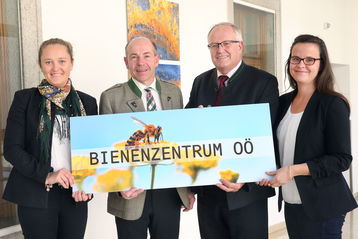 1.Gruendung Bienenzentrum c Grilnberger (4).jpg 1.Gruendung Bienenzentrum c Grilnberger (4).jpg