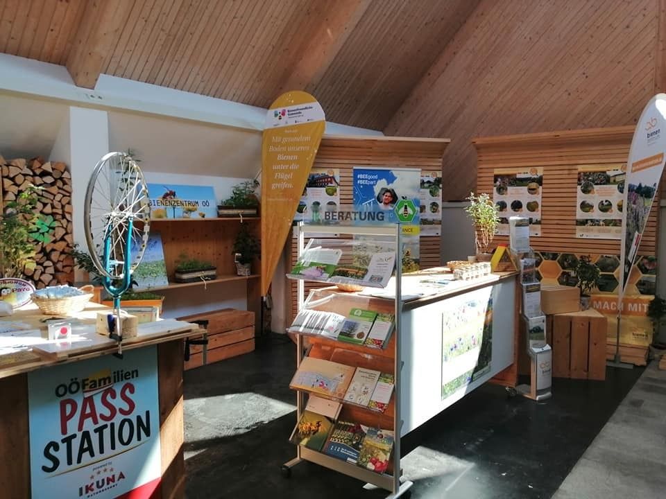 Das Bienenzentrum OÖ in Halle 31.jpg Das Bienenzentrum OÖ in Halle 31.jpg