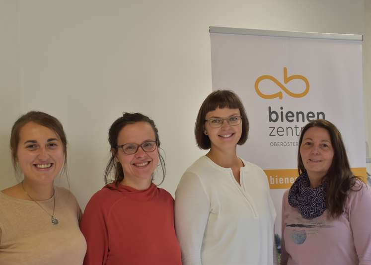 Das Team des Bienenzentrums OÖ mit der neuen Leitung.jpg