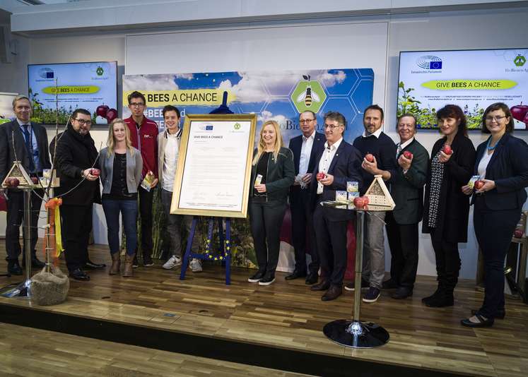 Foto 1 Gruppenfoto.jpg Foto 1 Gruppenfoto.jpg
