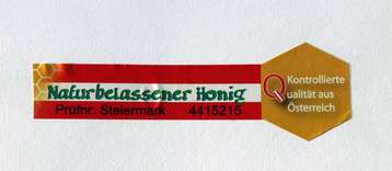 Zusätzlich garantiert die rot-weiß-rote Banderole mit Prüfnummer und der Aufschrift u0022Naturbelassener Honig – kontrollierte Qualität aus Österreichu0022 die heimische Qualität und Herkunft. .jpg Zusätzlich garantiert die rot-weiß-rote Banderole mit Prüfnummer und der Aufschrift u0022Naturbelassener Honig – kontrollierte Qualität aus Österreichu0022 die heimische Qualität und Herkunft. .jpg