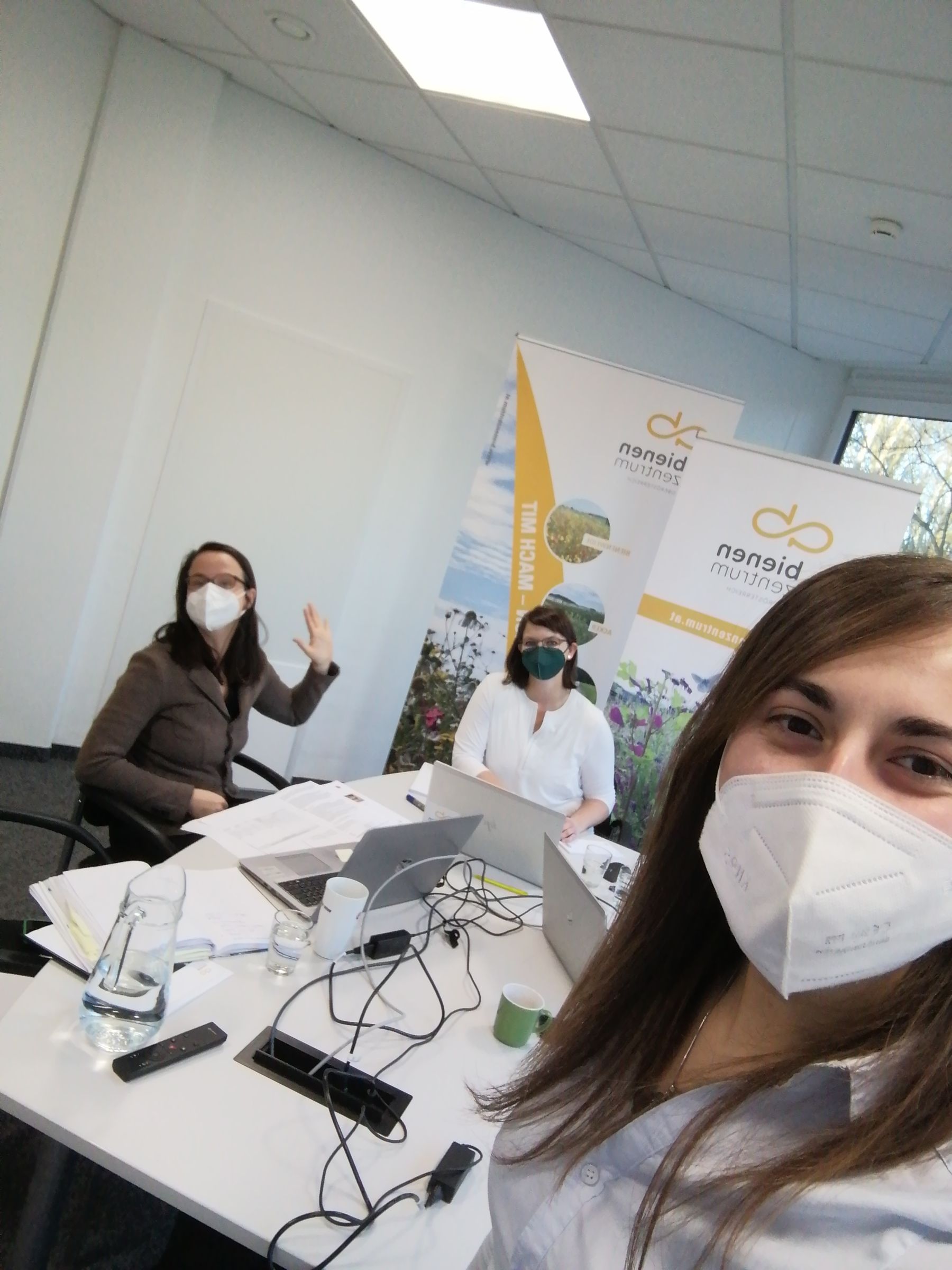 Ein starkes Team - das Bienenzentrum OÖ.jpg Ein starkes Team - das Bienenzentrum OÖ.jpg