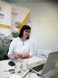 Elisabeth Lanzer beim Präsentieren..jpg Elisabeth Lanzer beim Präsentieren..jpg