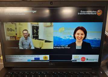 Agrar-Landesrätin Michaela Langer-Weninger im Interview mit Daniel Pfeifenberger @Bienenzentrum OÖ.jpg Agrar-Landesrätin Michaela Langer-Weninger im Interview mit Daniel Pfeifenberger @Bienenzentrum OÖ.jpg