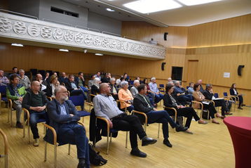 Interessierte Teilnehmende in Präsenz..jpg Interessierte Teilnehmende in Präsenz..jpg