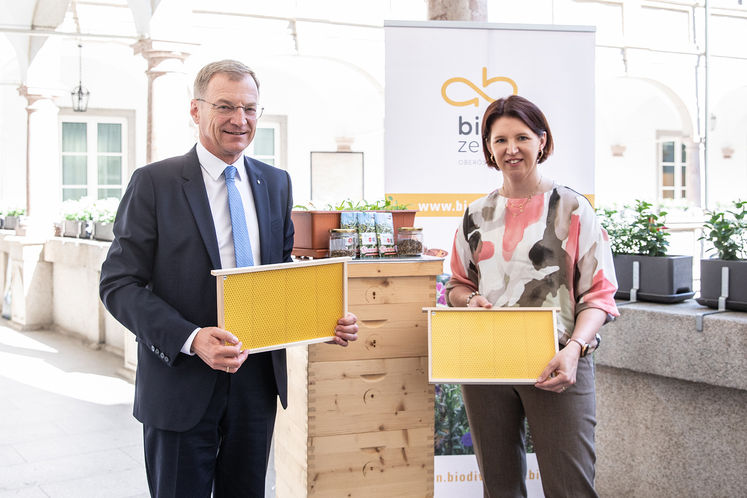 Landeshauptmann Thomas Stelzer und Agrar-Landesrätin Michaela Langer-Weninger.jpg Landeshauptmann Thomas Stelzer und Agrar-Landesrätin Michaela Langer-Weninger.jpg