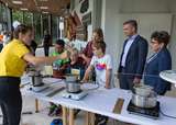 LR Wolfgang Hattmannsdorfer und Bezirksbäuerin Michaela Sommer zu Besuch bei der Station..jpg