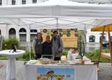 Steffi, Baldur und Elisabeth beim Bienenzentrums-Stand..jpg