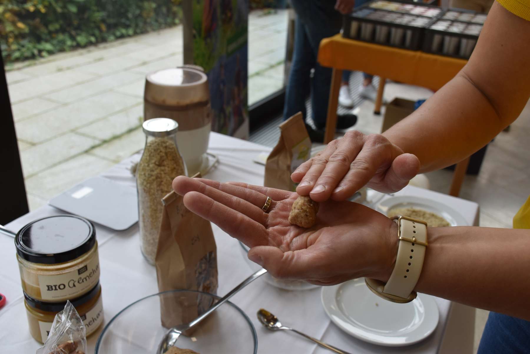 Honigbällchen zum Rollen .jpg Honigbällchen zum Rollen .jpg