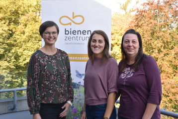 Das derzeitige Team des Bienenzentrums OÖ: v.l.n.r. Elisabeth Lanzer, Stefanie Payrleitner, Sarah Buchecker. .jpg