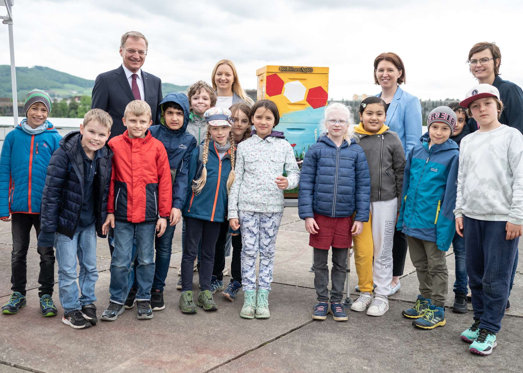 Eine Schulklasse mit Stelzer, Hohenisnner-Häupl, Langer-Weninger und Lanzer.jpg Eine Schulklasse mit Stelzer, Hohenisnner-Häupl, Langer-Weninger und Lanzer.jpg