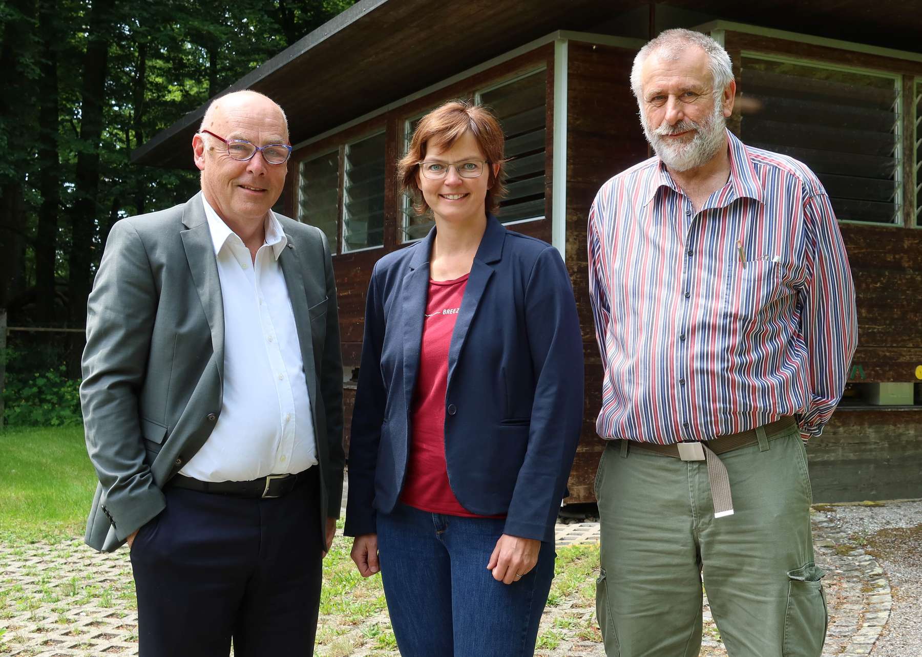Herbert Vitzthum, Präsident des OÖ. Landesverbandes für Bienenzucht, Elisabeth Lanzer, Leiterin des Bienenzentrums OÖ, Konrad Sauerschnig, 1. Vizepräsident des OÖ. Landesverbandes für Bienenzucht.jpg Herbert Vitzthum, Präsident des OÖ. Landesverbandes für Bienenzucht, Elisabeth Lanzer, Leiterin des Bienenzentrums OÖ, Konrad Sauerschnig, 1. Vizepräsident des OÖ. Landesverbandes für Bienenzucht.jpg