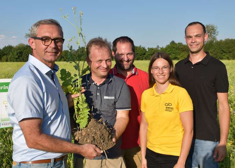 Feldbegehung in Pucking vlnr. Franz Waldenberger, Thomas Wallner, Alexander Achleitner, Christina Siegl, Andreas Heinzl. .jpg Feldbegehung in Pucking vlnr. Franz Waldenberger, Thomas Wallner, Alexander Achleitner, Christina Siegl, Andreas Heinzl. .jpg