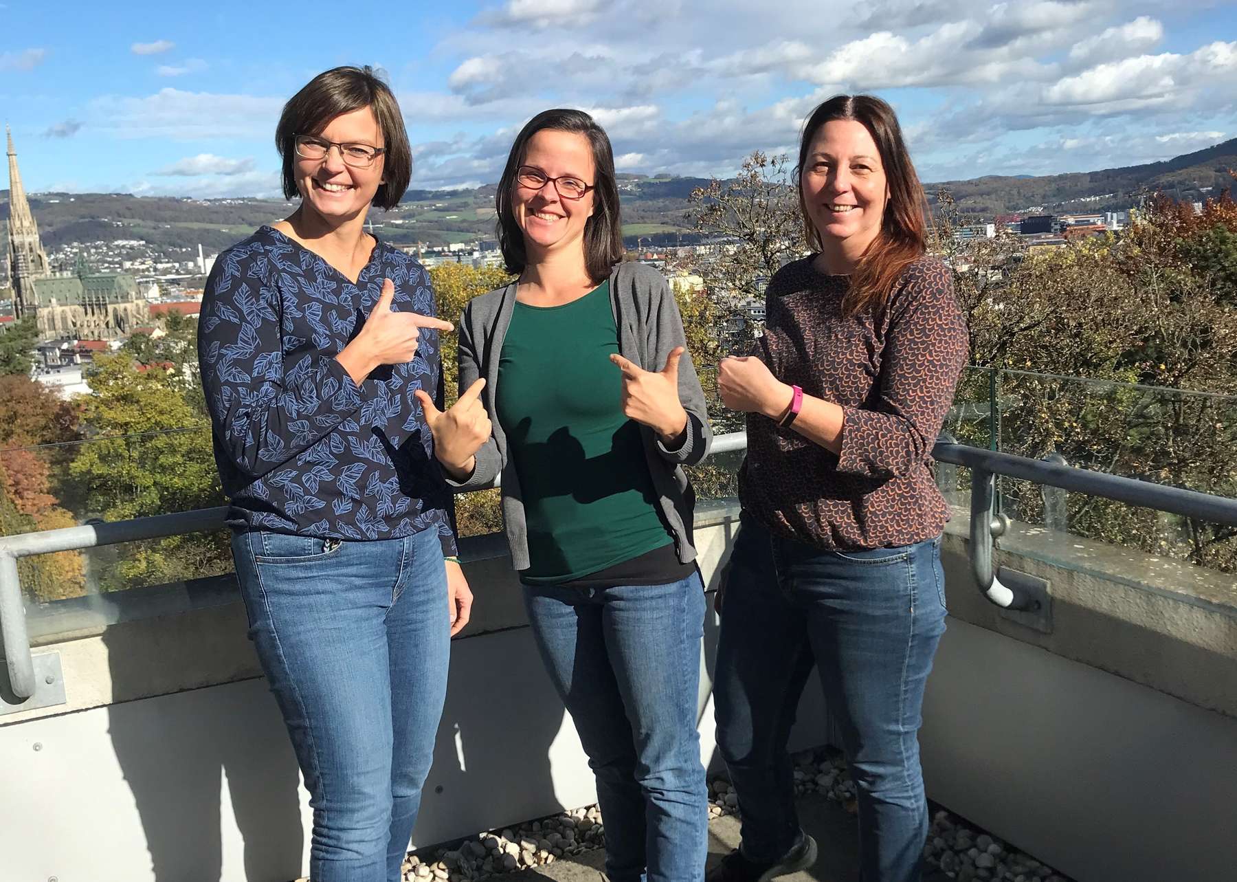 Nach einjähriger Karenz kehrt DI Theresa Frühwirth zurück ins Bienenzentrum OÖ..jpg Nach einjähriger Karenz kehrt DI Theresa Frühwirth zurück ins Bienenzentrum OÖ..jpg