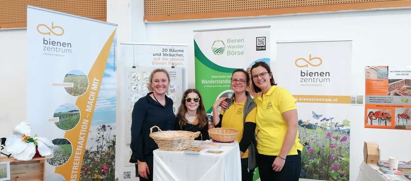 Team Bienenzentrum OÖ.jpg Team Bienenzentrum OÖ.jpg