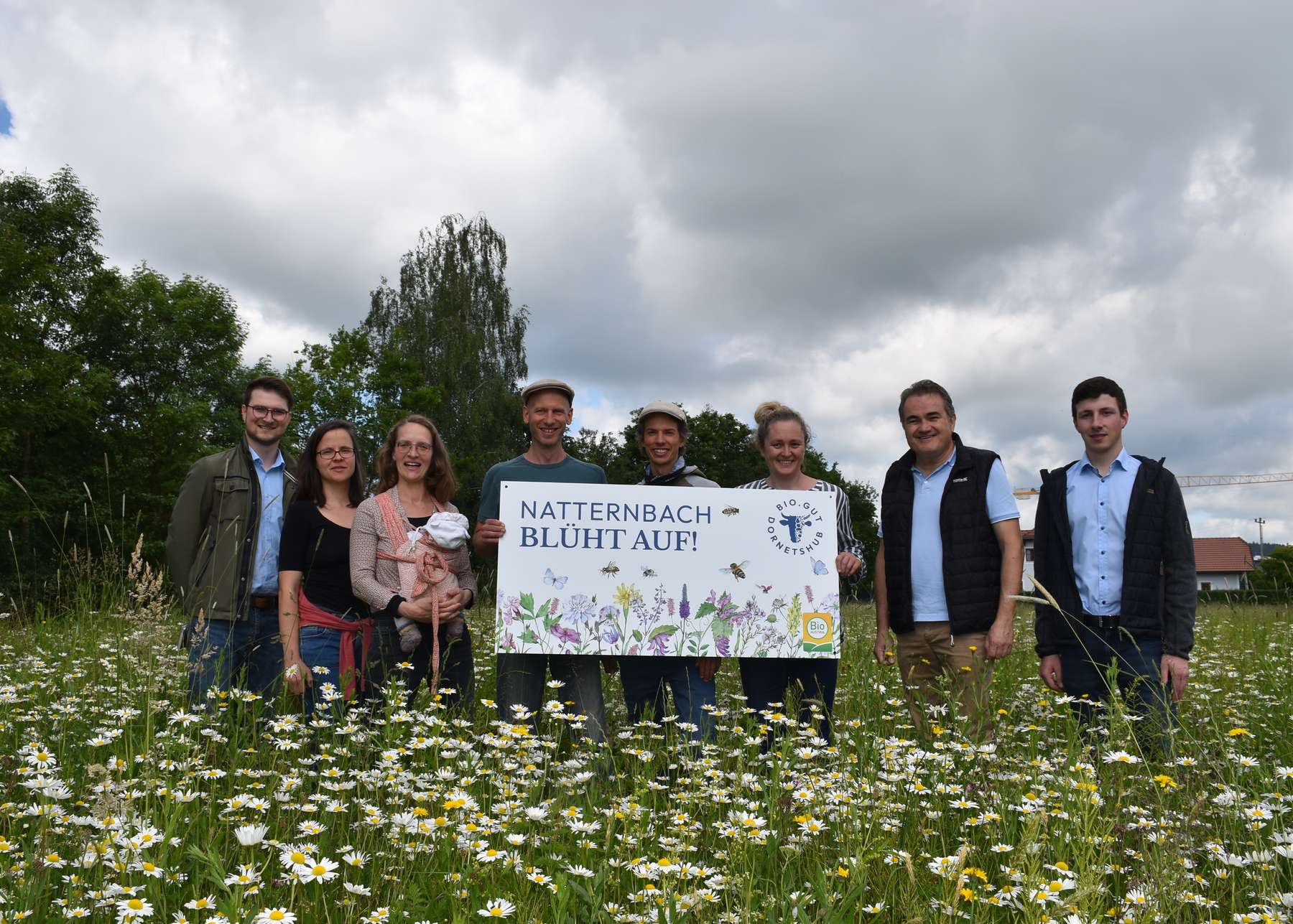 Besichtigung der Blühfläche in Natternbach Familie Schauer, Bienenzentrum OÖ, Bio Austria und Abt. Pflanzenbau der LKOÖ .jpg