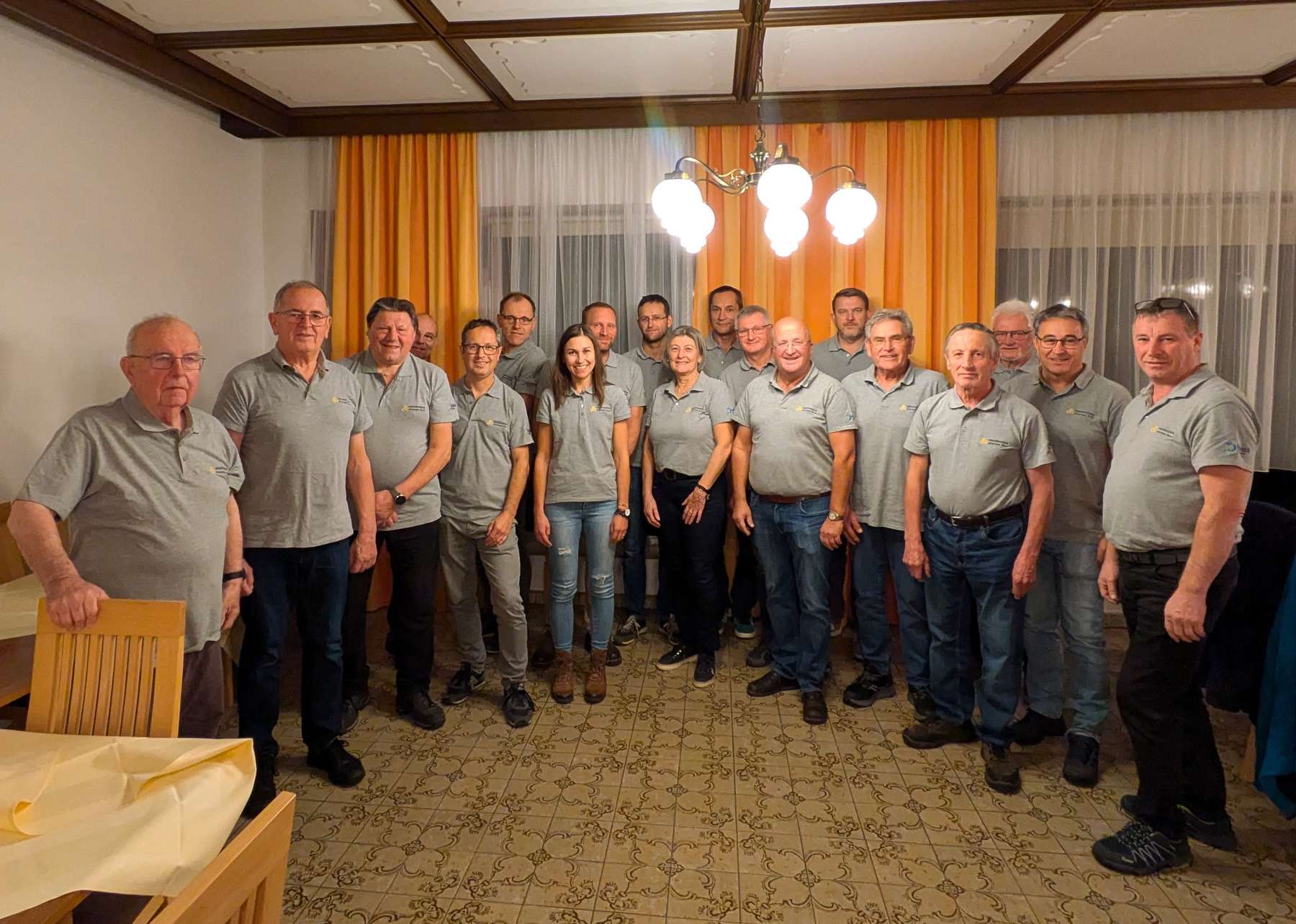 Der Imkerverein Attersee Nord organisierte gemeinsam mit den Ortsbauernschaften die Veranstaltung "Imker und Landwirte an einem Tisch". Danke für die Einladung!.jpg Der Imkerverein Attersee Nord organisierte gemeinsam mit den Ortsbauernschaften die Veranstaltung "Imker und Landwirte an einem Tisch". Danke für die Einladung!.jpg