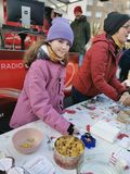 Maja Haslgrübler - unsere Helferin des Tages - tatkräftig beim Wachsschmelzen .jpg