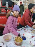 Maja Haslgrübler - unsere Helferin des Tages - tatkräftig beim Wachsschmelzen .jpg Maja Haslgrübler - unsere Helferin des Tages - tatkräftig beim Wachsschmelzen .jpg