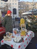 Gerald Draxler, Bio-Imker aus Helfenberg präsentierte mit seine Frau Simone ihre Produkte.jpg Gerald Draxler, Bio-Imker aus Helfenberg präsentierte mit seine Frau Simone ihre Produkte.jpg