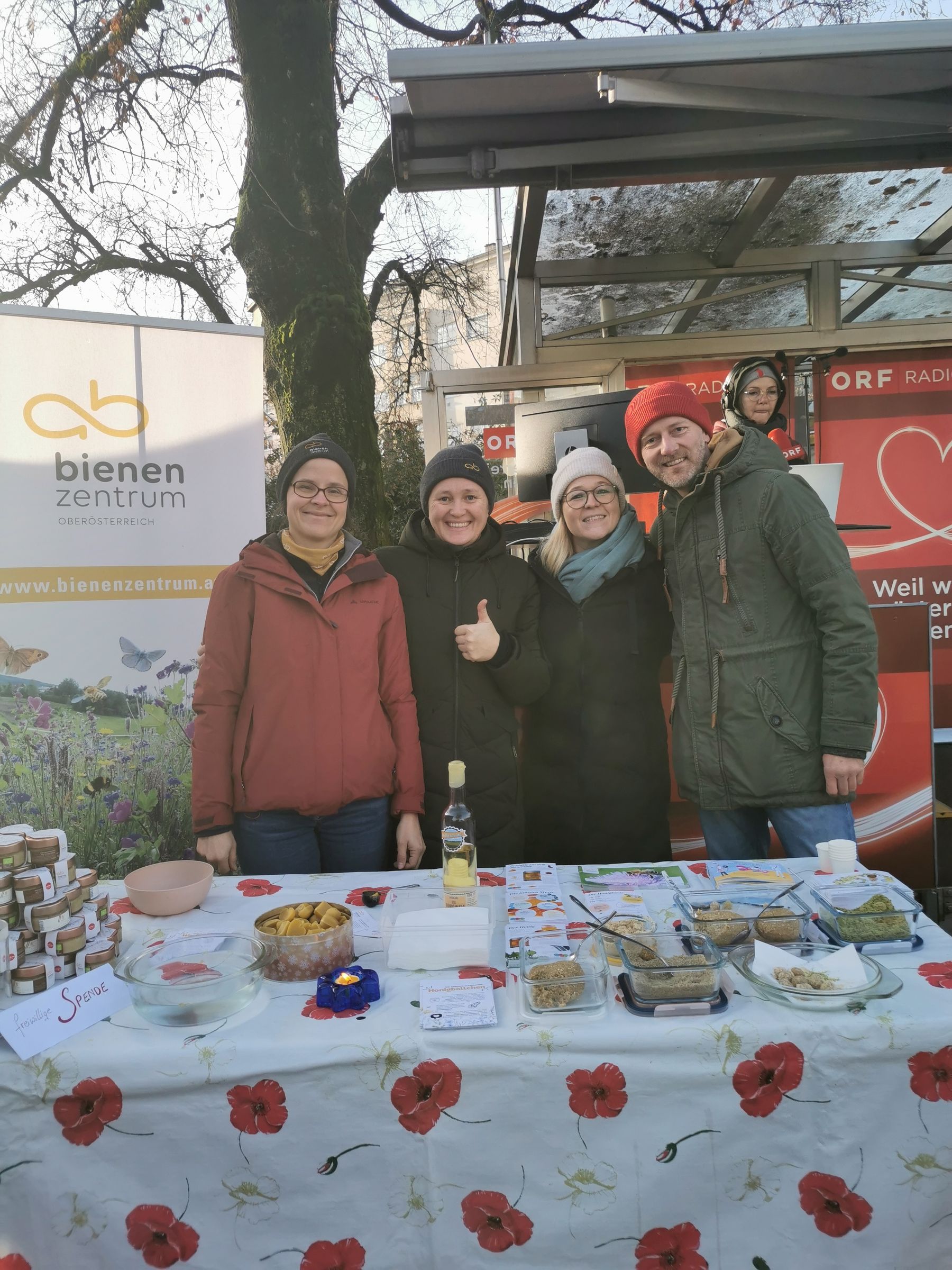 Ein herzliches Dankeschön an alle Beteiligten für diesen gelungenen Tag – ein Fest, das die  Bedeutung der Honigbiene in den Mittelpunkt gestellt und allen Besucherinnen und Besu- chern ein Lächeln ins Gesicht gezaubert hat.  .jpg