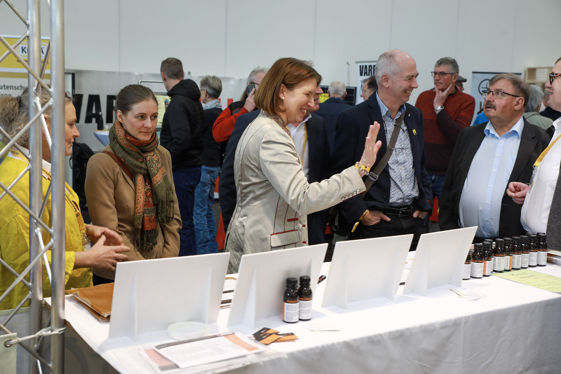 Rundgang der Agrar-Landesrätin Michaela Langer-Weninger durch die Ausstellerhalle.jpg Rundgang der Agrar-Landesrätin Michaela Langer-Weninger durch die Ausstellerhalle.jpg