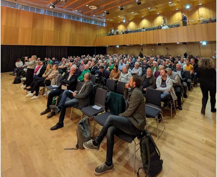 Die Veranstaltung war sehr gut besucht: insgesamt waren mehr als 400 Personen vor Ort!.jpg Die Veranstaltung war sehr gut besucht: insgesamt waren mehr als 400 Personen vor Ort!.jpg