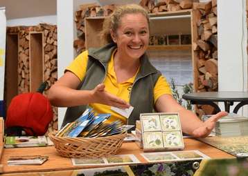 Neugierig auf Bienen, Biodiversität oder unsere Projekte Besuche uns am Stand – wir freuen uns auf dich! Copyright Bienenzentrum OÖ.jpg Neugierig auf Bienen, Biodiversität oder unsere Projekte Besuche uns am Stand – wir freuen uns auf dich! Copyright Bienenzentrum OÖ.jpg