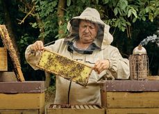 Hinter jedem Glas Honig steck die Leidenschaft unserer Imker..jpg