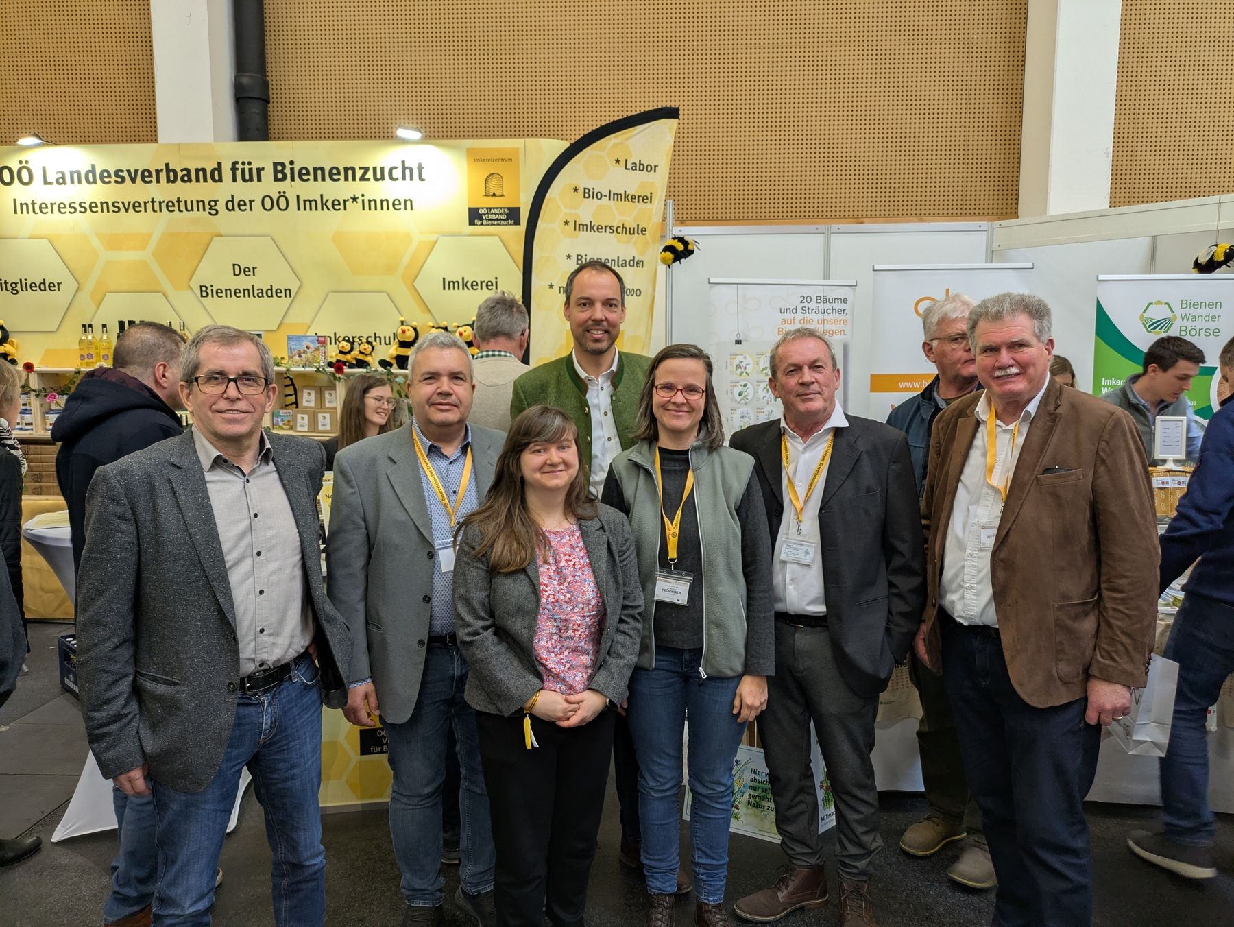 V.l.n.r.: Josef Mayr, Matthias Lentsch, Kerstin Seitz, Klaus Lindinger, Theresa Frühwirth, Wolfgang Pointecker,, Reinhard Hetzenauer © Bienenzentrum OÖ