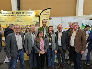 V.l.n.r.: Josef Mayr, Matthias Lentsch, Kerstin Seitz, Klaus Lindinger, Theresa Frühwirth, Wolfgang Pointecker,, Reinhard Hetzenauer © Bienenzentrum OÖ