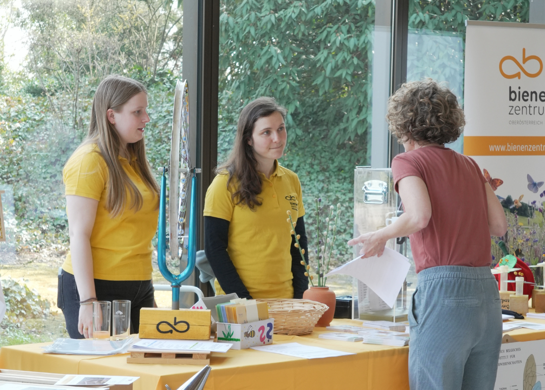 Das Bienenzentrum OÖ war mit vielen Infomaterialien dabei..png
